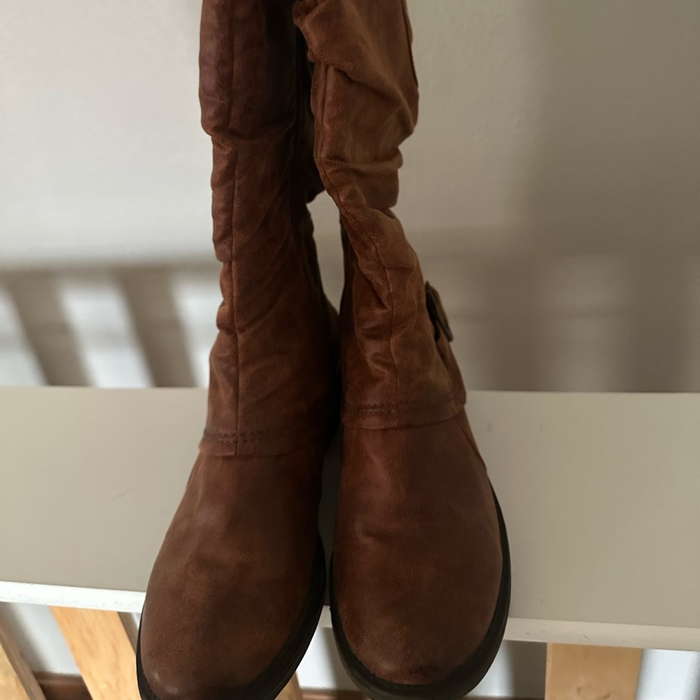 Elegant Tan Women's Heeled Boots